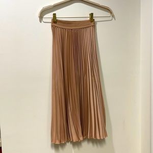 H&M pleated skirt